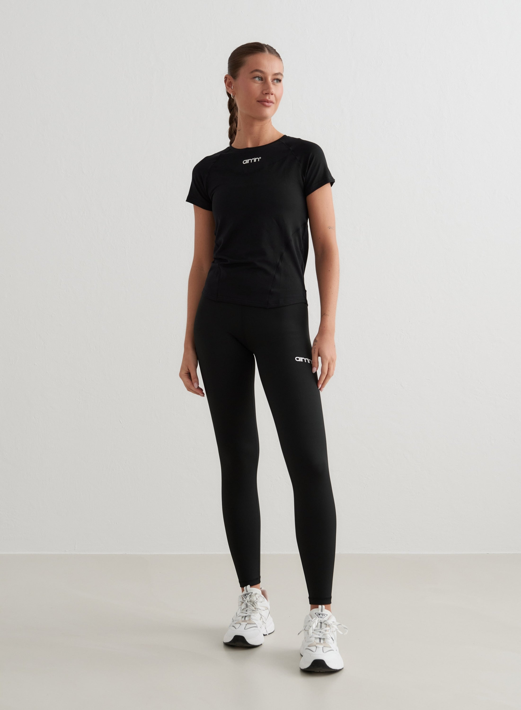 AIM´N Soft Basic Short Sleeve 010 Black Freizeitshirts /-blusen AIM´N
