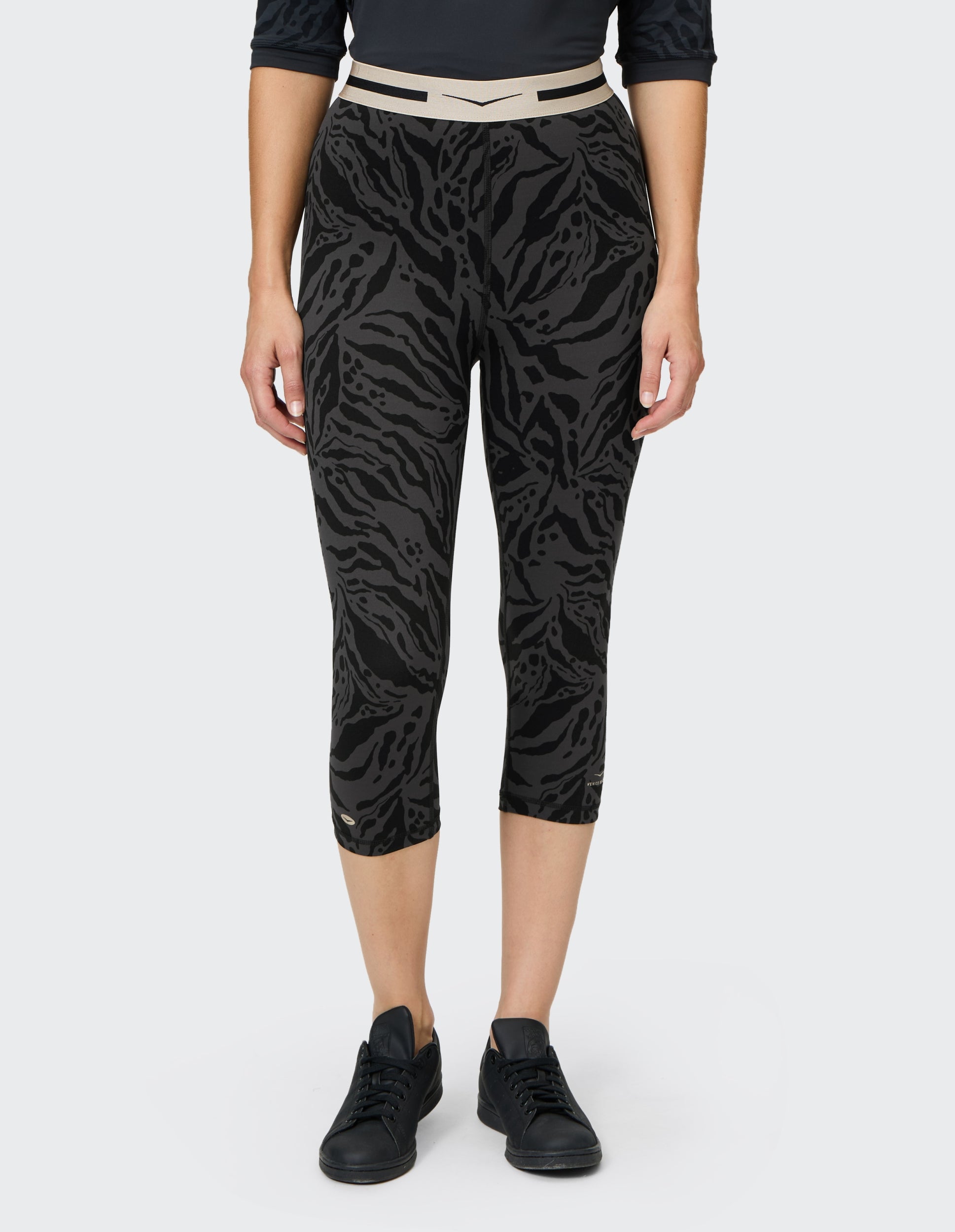 VENICE BEACH VB_Cianna DCAO Tights 3/4 AOP fusion space Trainingshosen & Jogginghosen VENICE BEACH