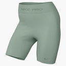 NIKE W NP DF SMLS HR 5IN SHORT Trainingshosen & Jogginghosen NIKE