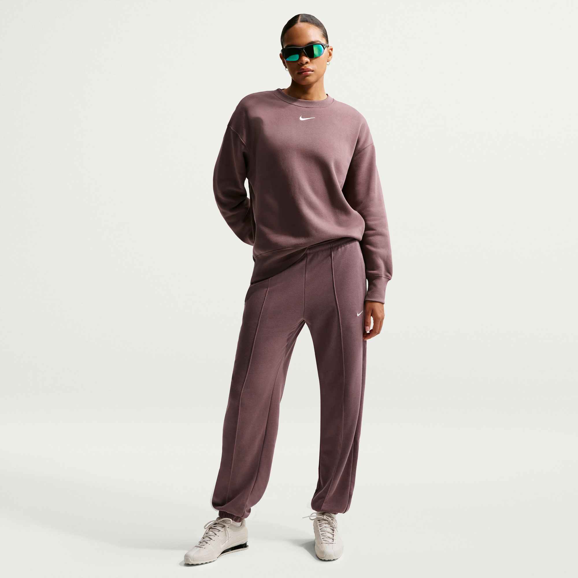 NIKE W NSW CHLL FT JGGR PANT Trainingshosen & Jogginghosen NIKE VIOLET FROST/MTLC PEWTER-DK SM XS