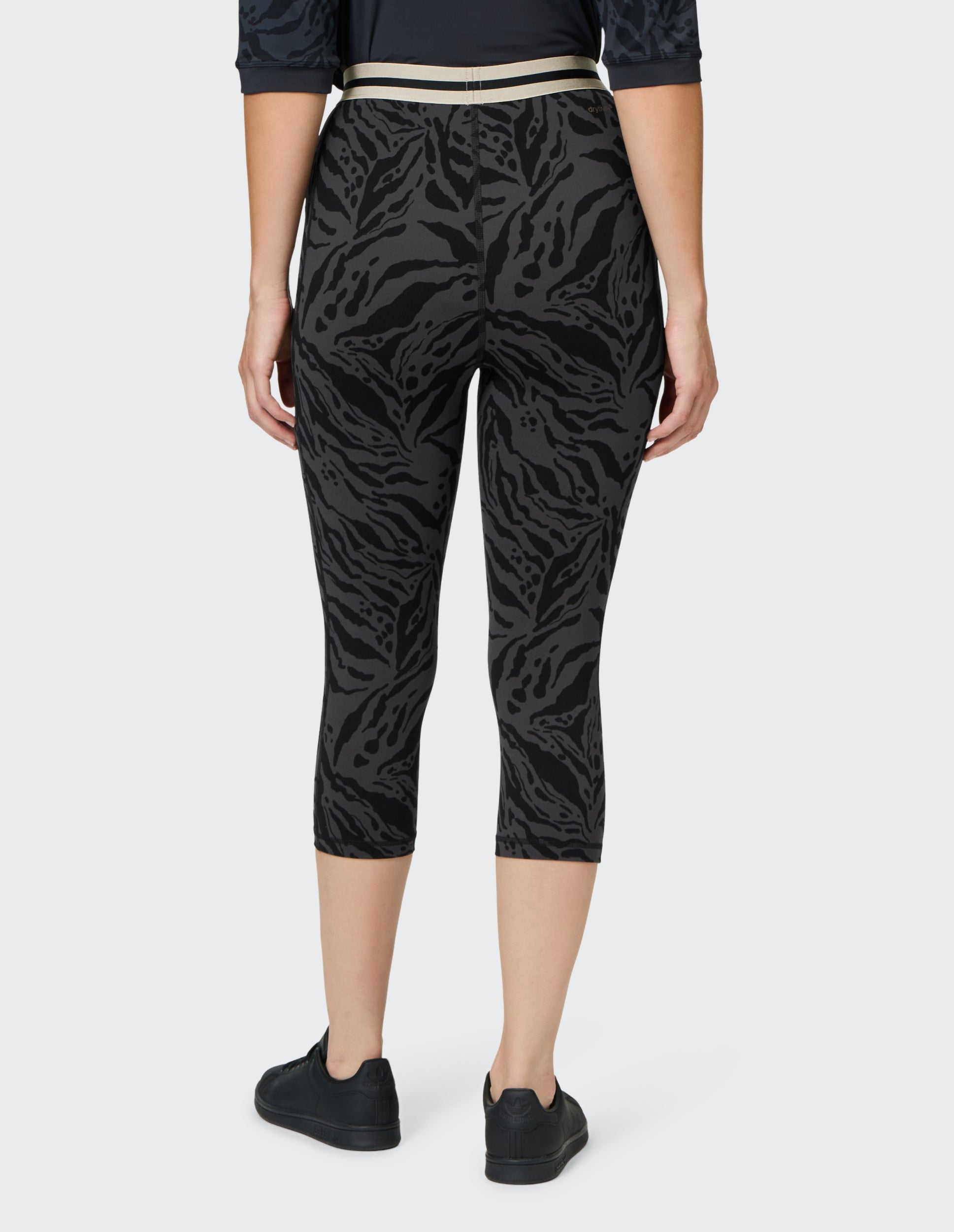 VENICE BEACH VB_Cianna DCAO Tights 3/4 AOP fusion space Trainingshosen & Jogginghosen VENICE BEACH